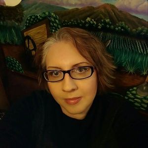 Meet your Posher, Leeann